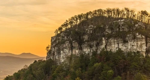 Relaxing Valley Walks in Rural Landscapes for Peaceful Outdoor Escape