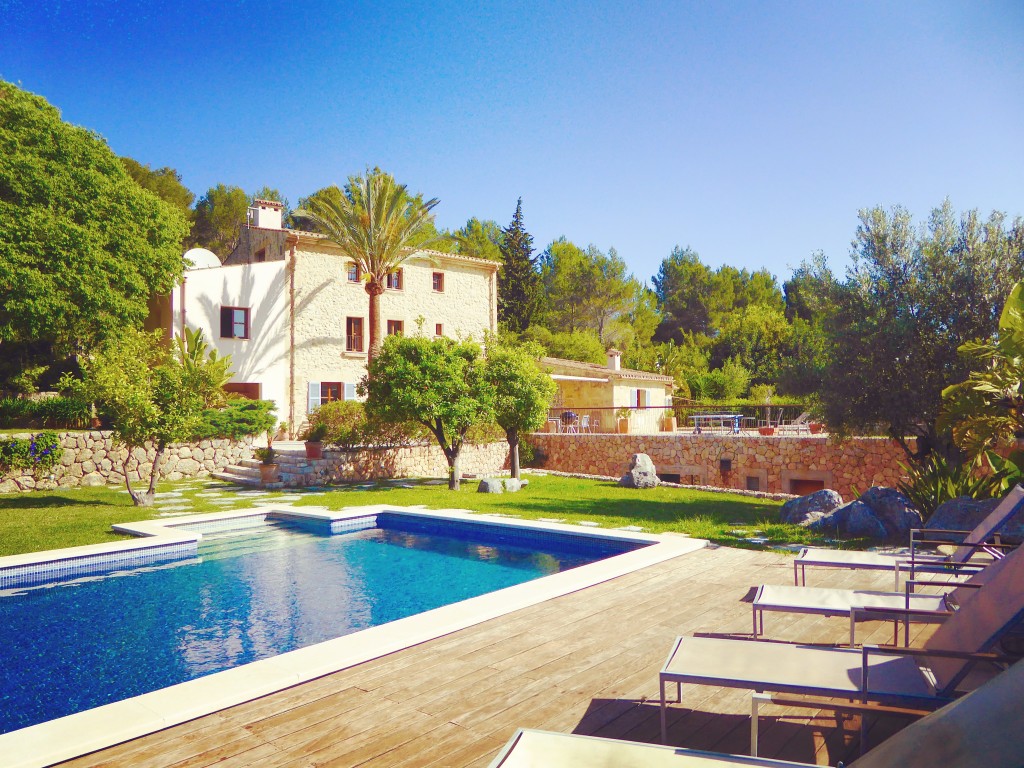 A dreamy luxury stay at Villa Can Mos in Mallorca with Travelopo