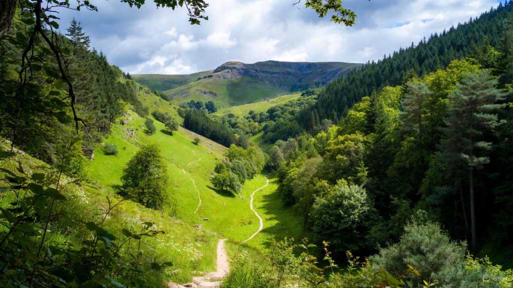 Top 10 Hidden Hiking Trails in the Peak District for Scenic Adventure